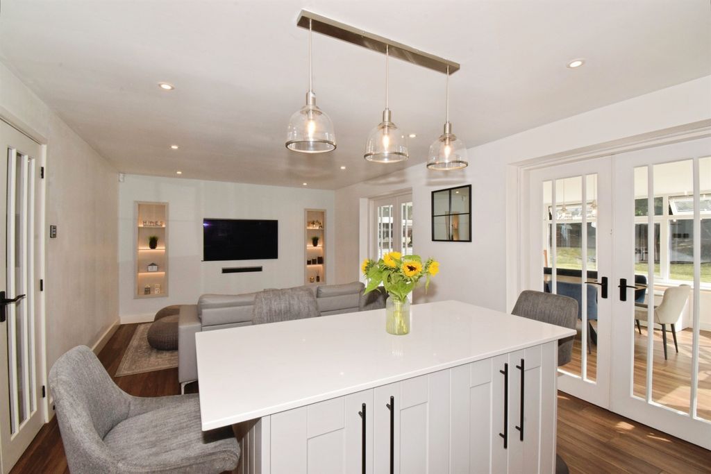 Property photo 2 of 21