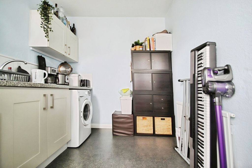 Property photo 2 of 7 Kitchen - Angle 3
