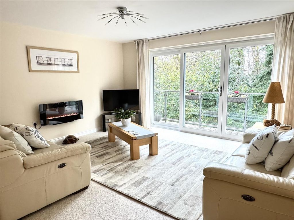 Property photo 2 of 34 Lounge Area