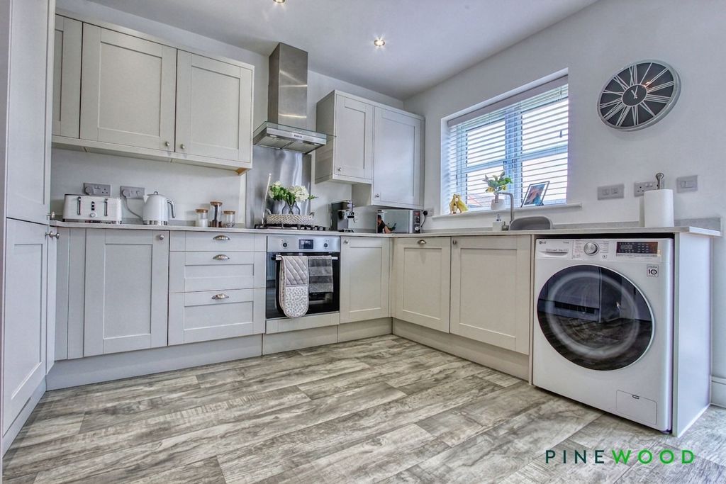Property photo 2 of 28 Kitchen Diner