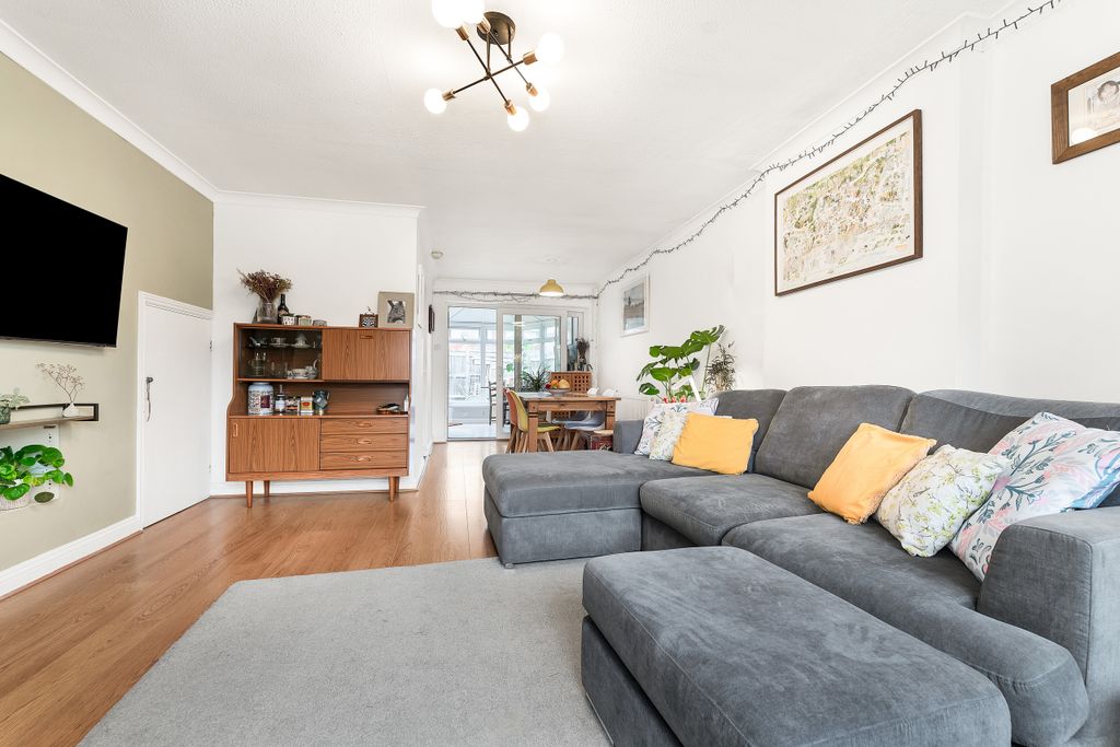 Property photo 3 of 18 24 Resbury Clsawston (5).Jpg