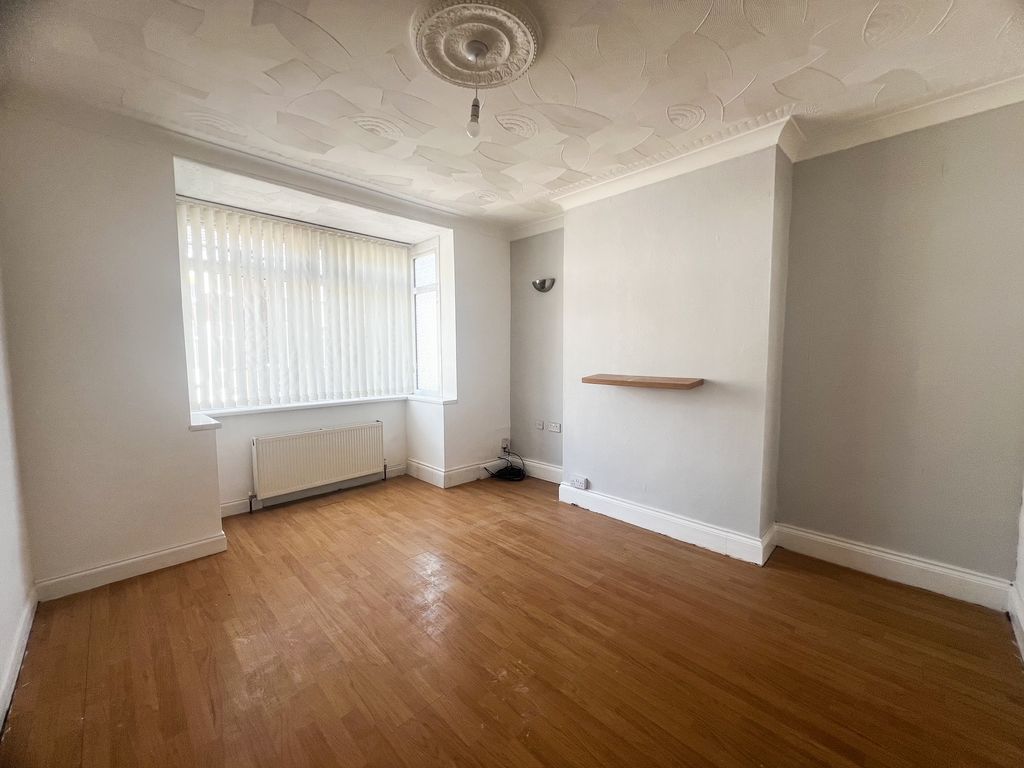 Property photo 3 of 10 Living Room