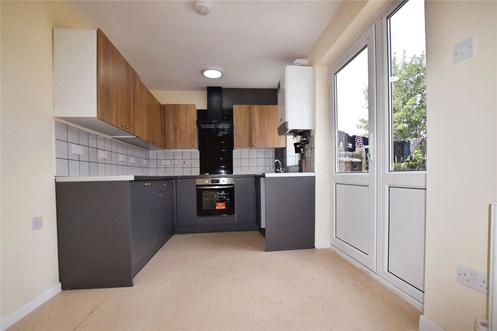 Property photo 3 of 8 Picture No. 06