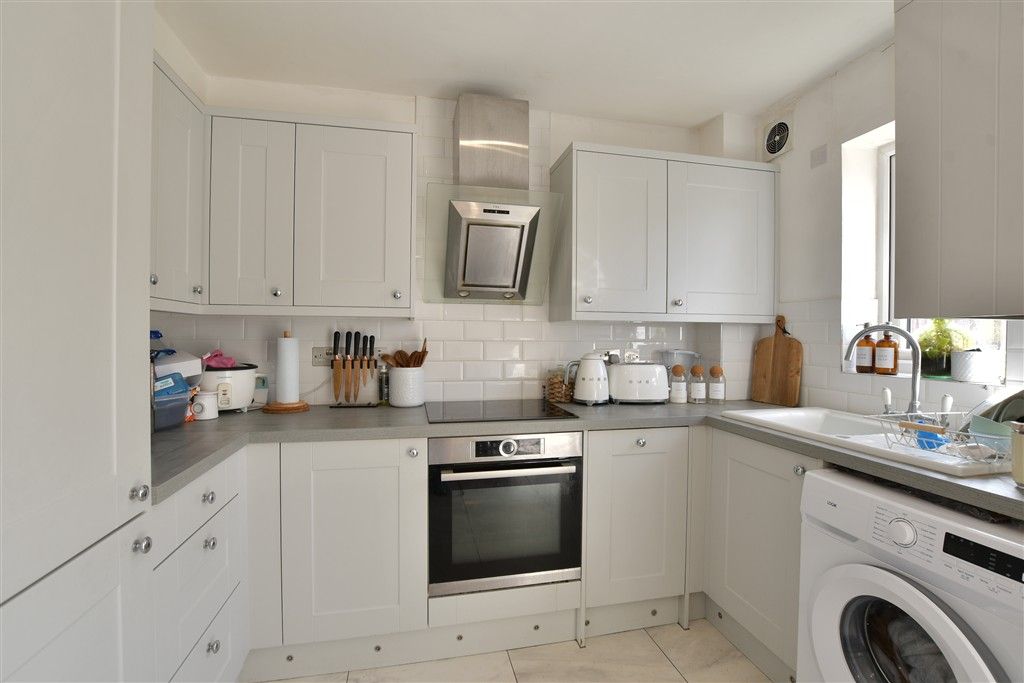 Property photo 2 of 10 Kitchen