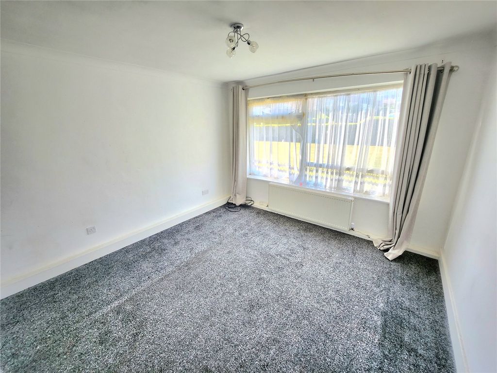 Property photo 3 of 7 Lounge