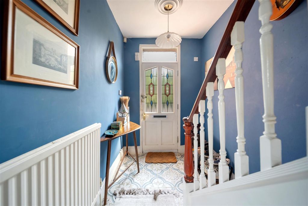 Property photo 3 of 18 9 Stevenson Rd-71.Jpg