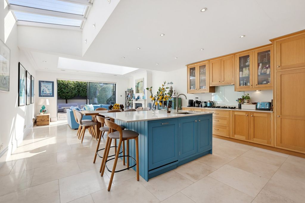 Property photo 3 of 15 Kitchen/Dining