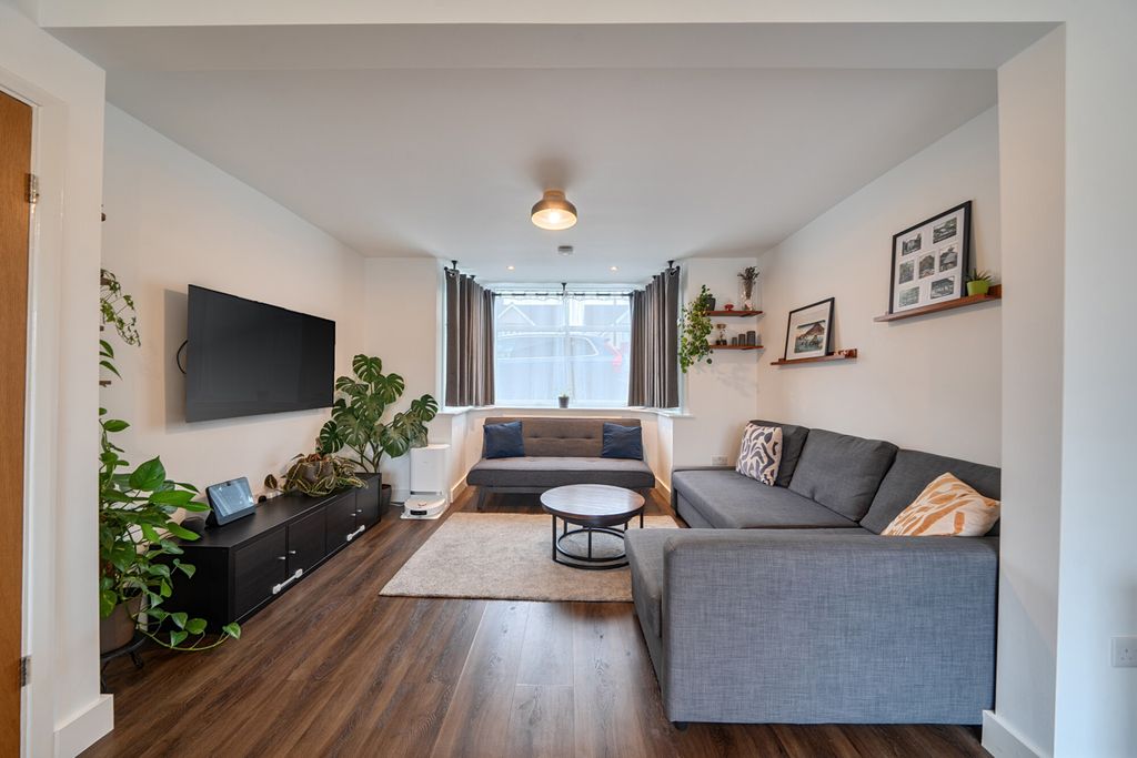 Property photo 2 of 23 1415463-6-6995E03...