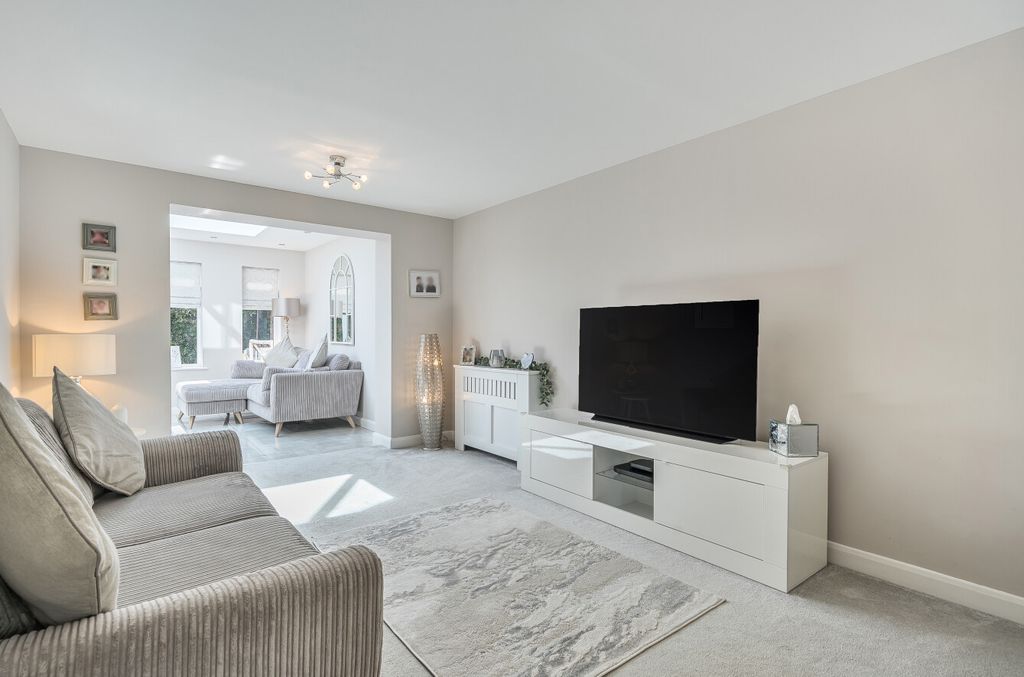 Property photo 3 of 15 1356651-19-68c972...