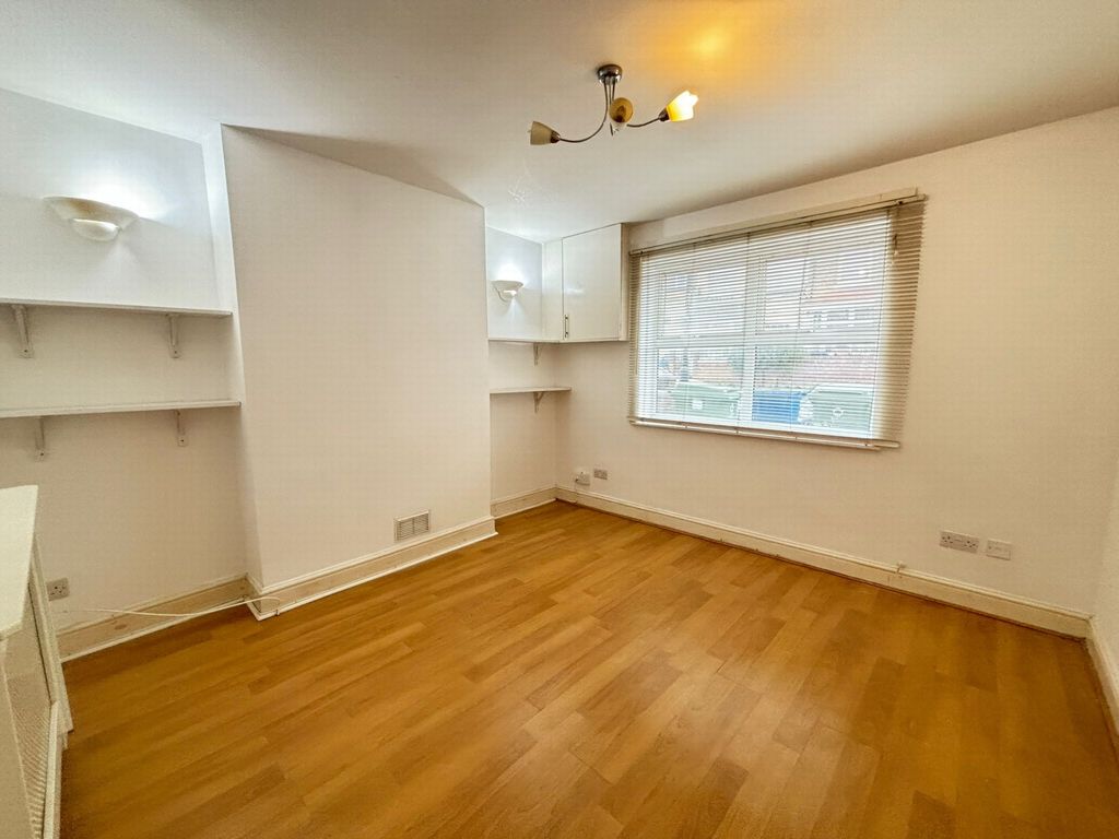 Property photo 2 of 10 Photo 8