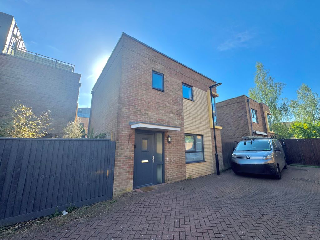 Property photo 1 of 11