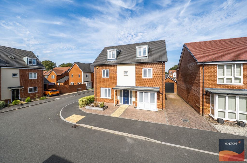 Property photo 1 of 32