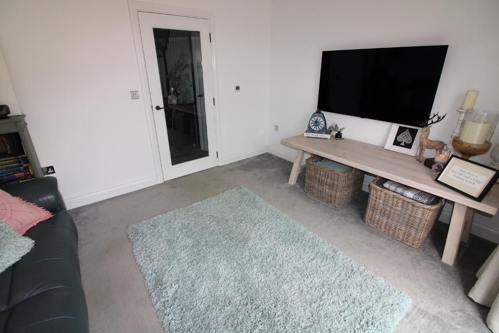 Property photo 3 of 12 Lounge