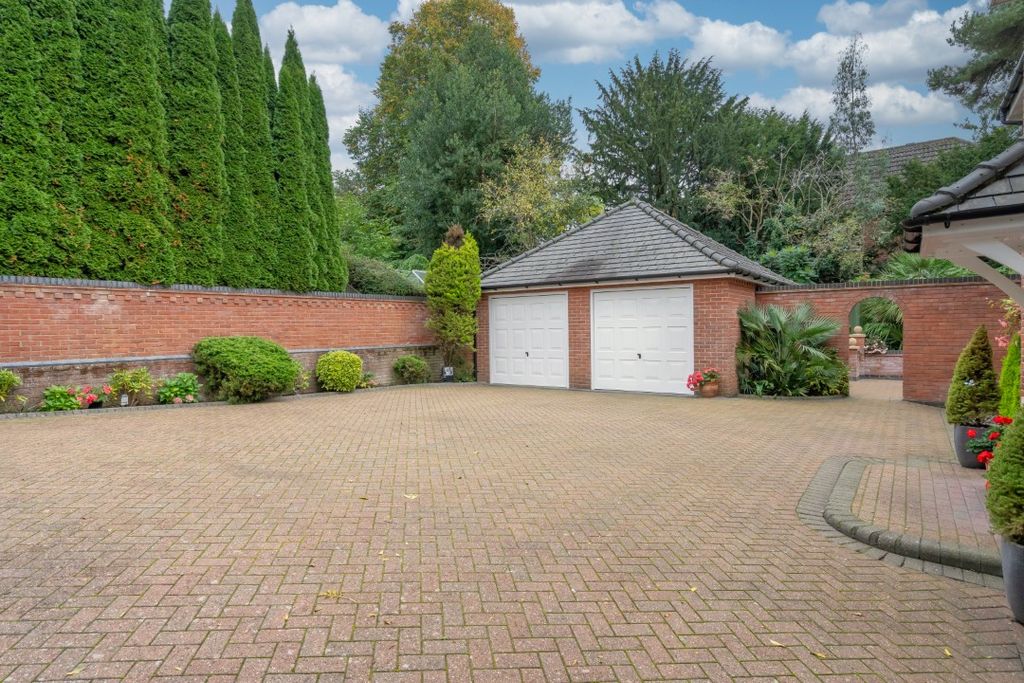 Property photo 2 of 30