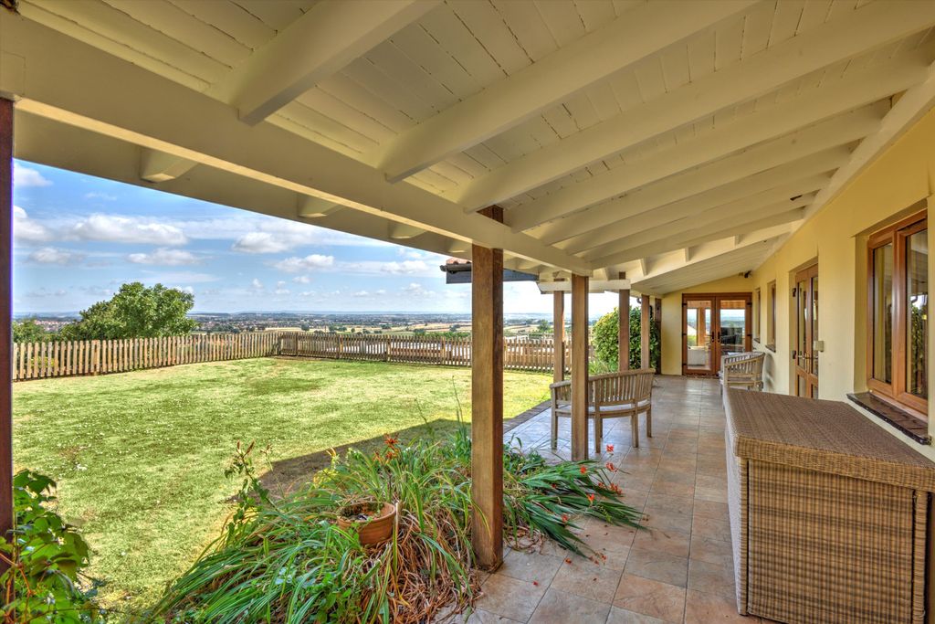 Property photo 3 of 21 Image