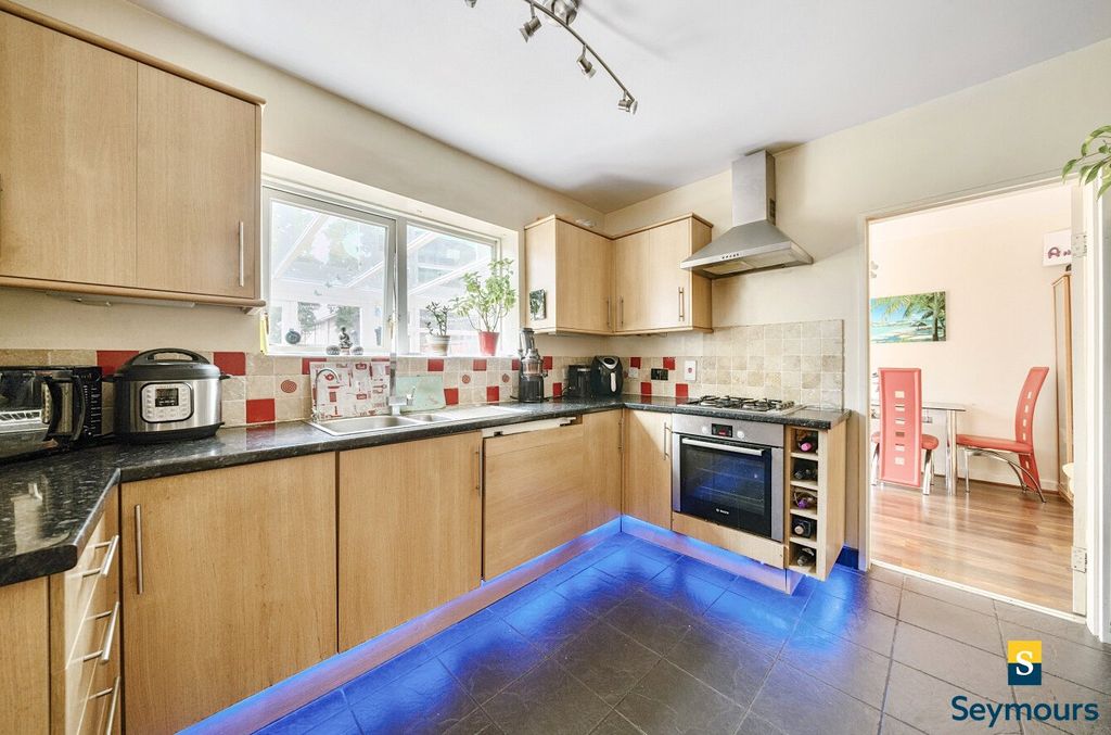 Property photo 3 of 16 Kitchen