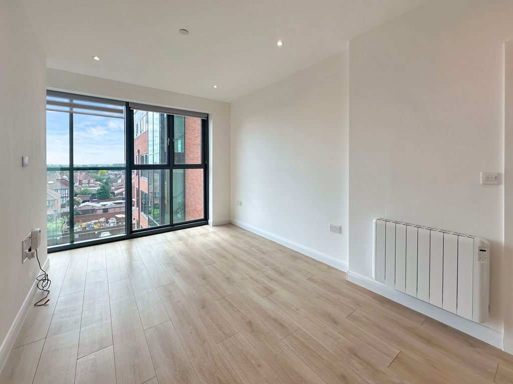 Property photo 1 of 9 Photo 7