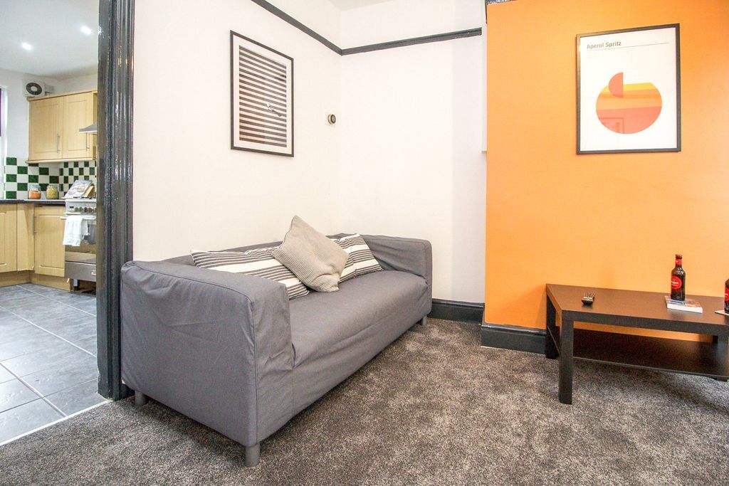 Property photo 3 of 15 Lounge/Kitchen