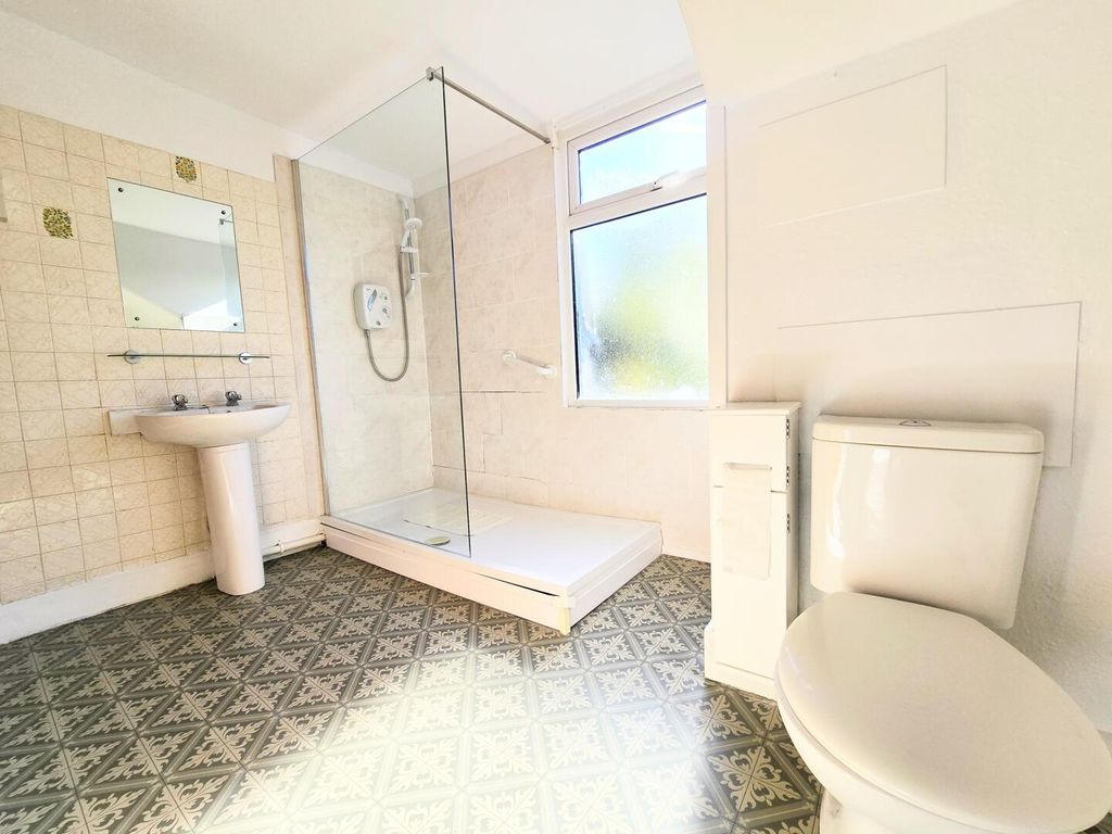 Property photo 1 of 6 Bathroom