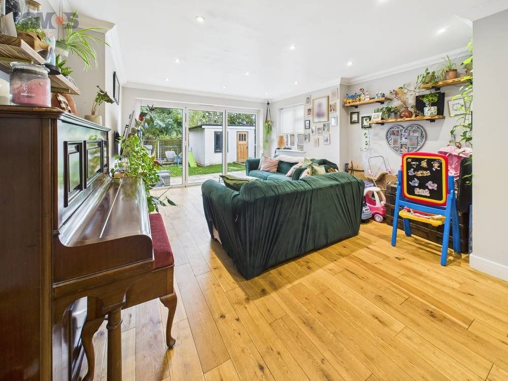 Property photo 2 of 19 4541853