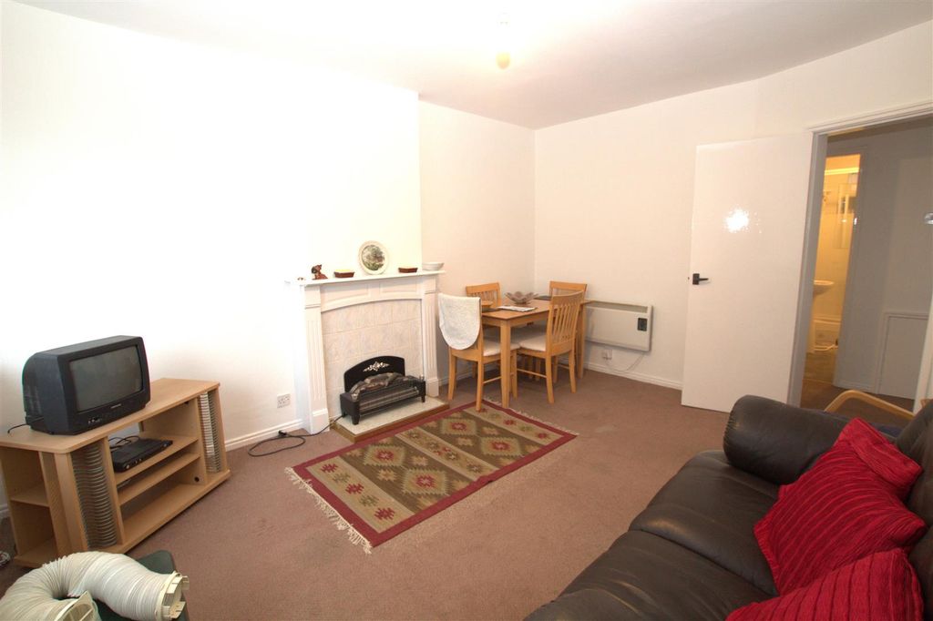 Property photo 2 of 11 Lounge Reverse Angle.Jpg