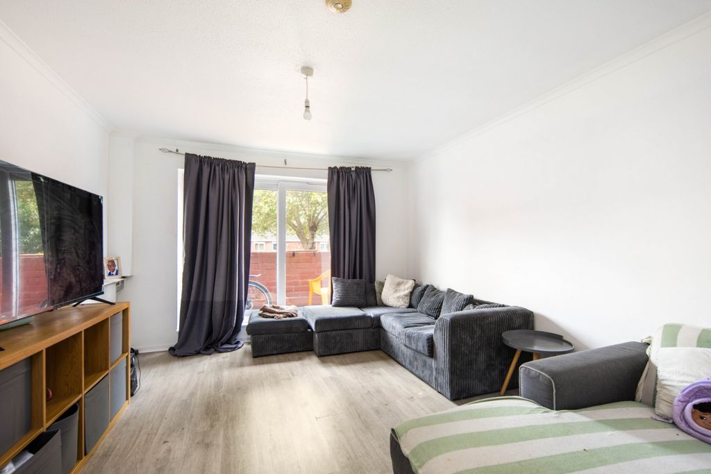 Property photo 2 of 20 Reception