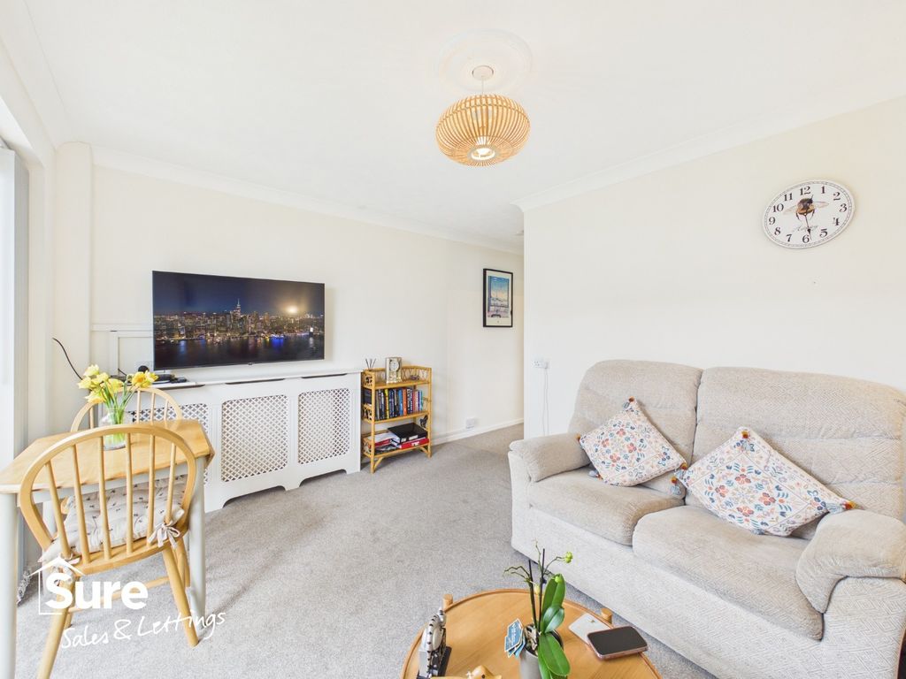 Property photo 3 of 23 4930303