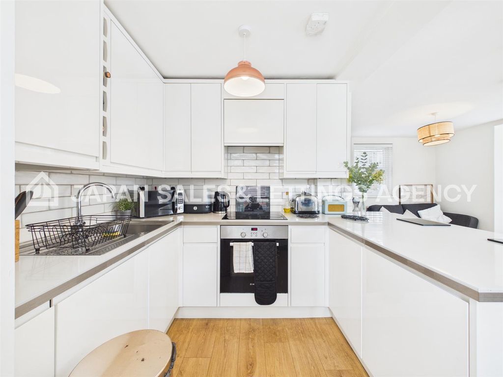 Property photo 1 of 6 Cam04401G0-Pr0120-Still003.Jpg