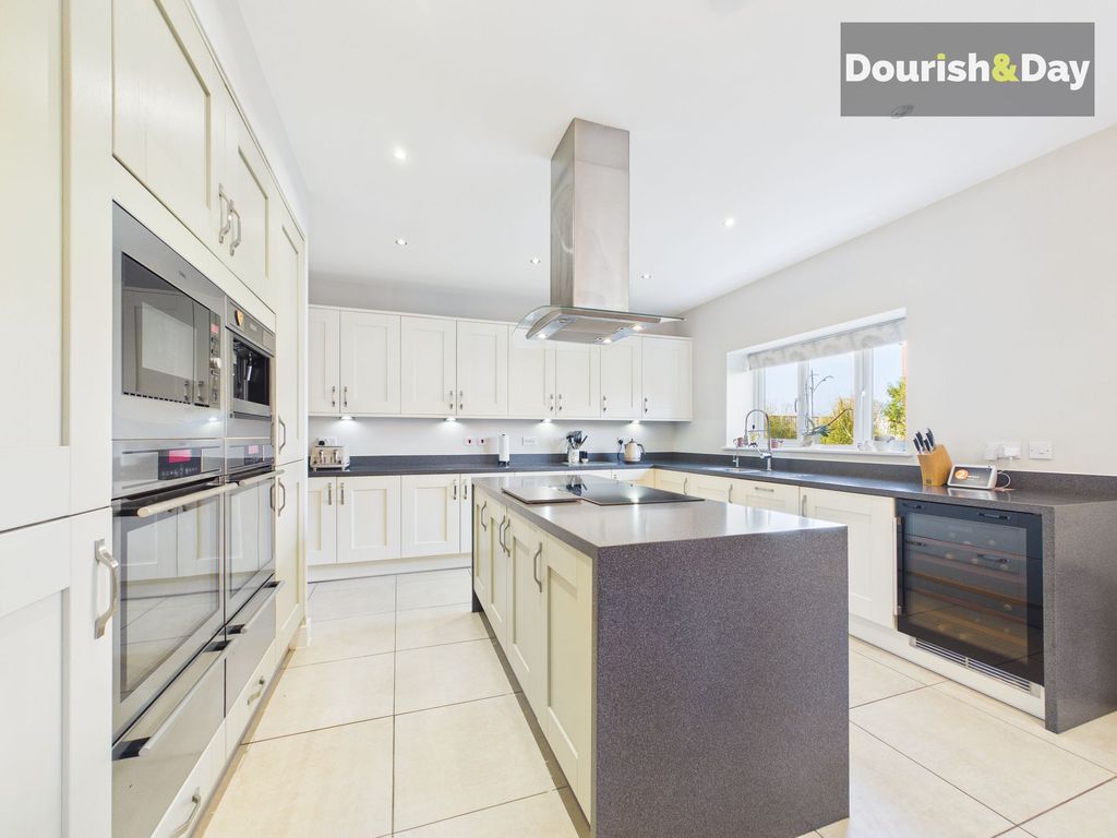 Property photo 3 of 34