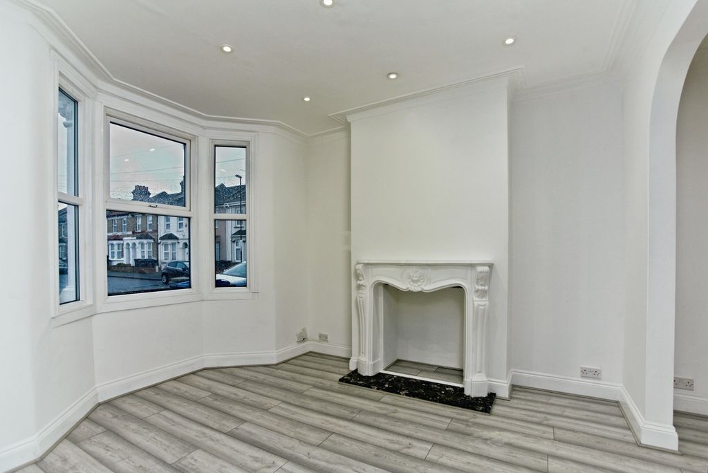 Property photo 2 of 20 Pbox-Img.Jpg