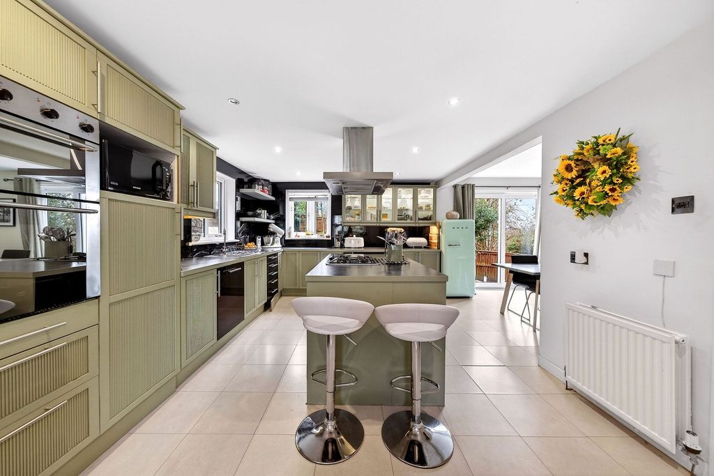 Property photo 3 of 27 Kitchen Area