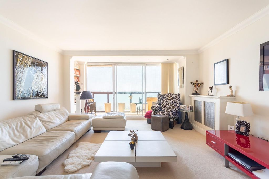 Property photo 2 of 19 Kingsway Court-7.Jpg