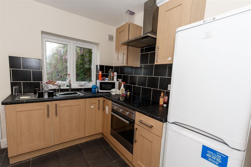 Property photo 1 of 6 Bright Kitchen With Modern Tiling And Appliances...