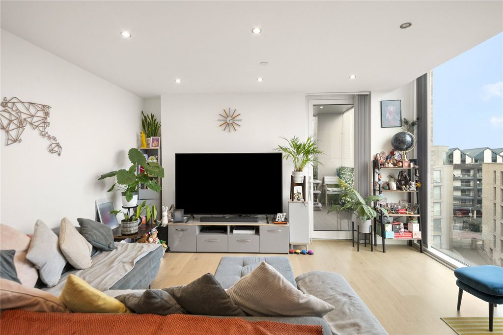 Property photo 2 of 24 Picture No. 16