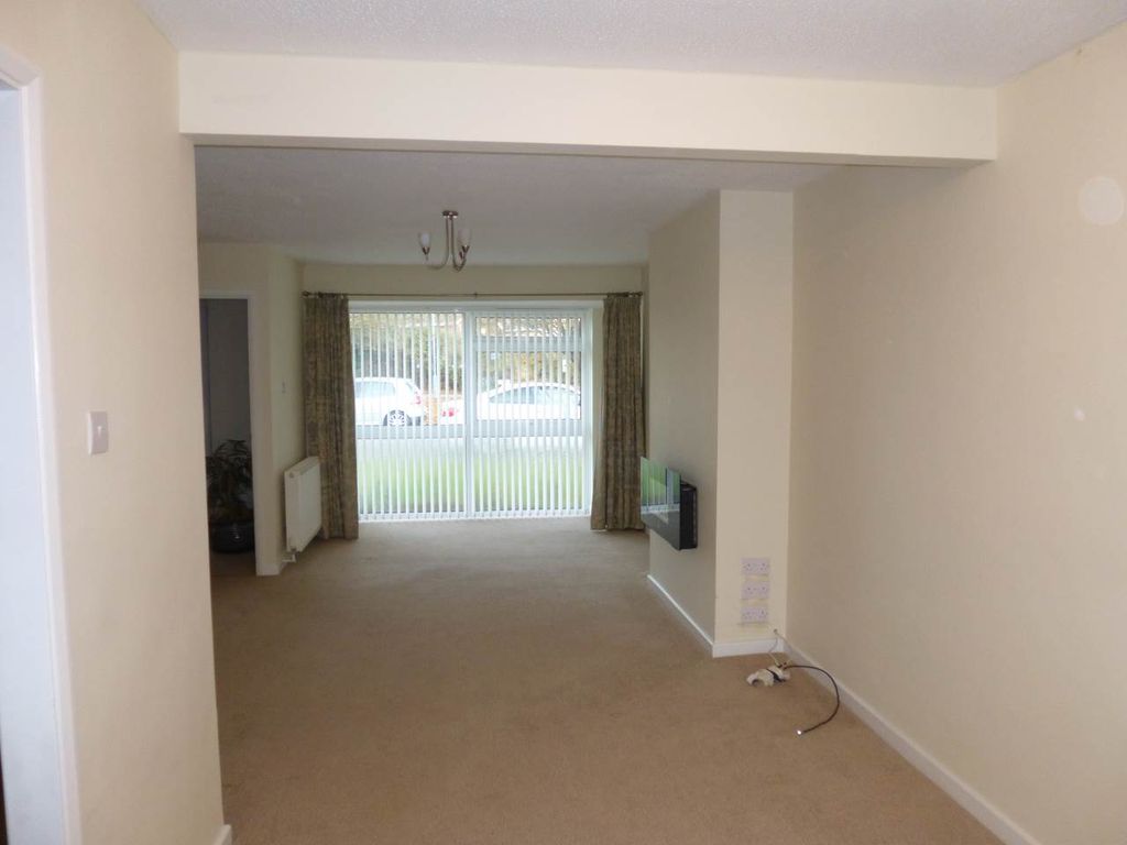 Property photo 2 of 7 Living Room