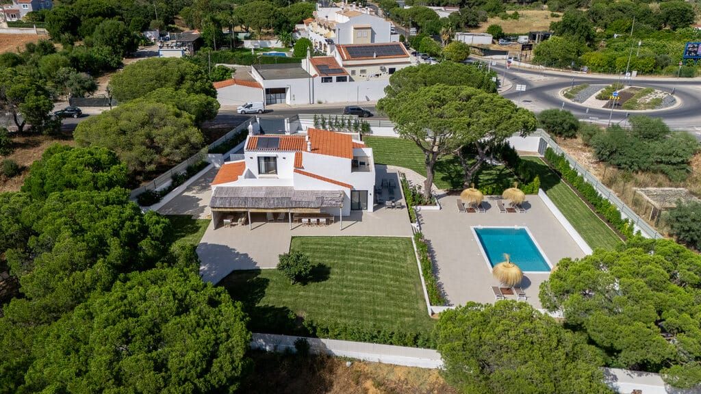 Property photo 1 of 28 Algarve Villa Ptalmv408i 0