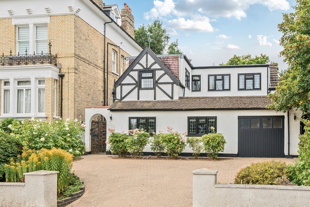 Property photo 1 of 12
