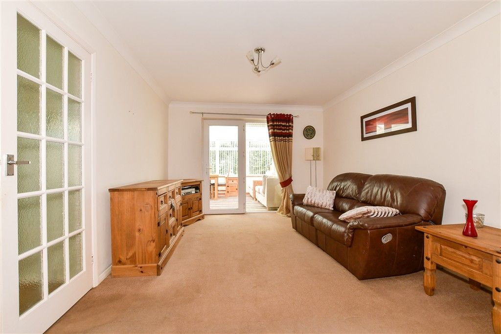 Property photo 3 of 15 Lounge