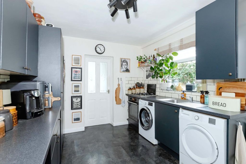 Property photo 3 of 16 Alpine Road_6.Jpg