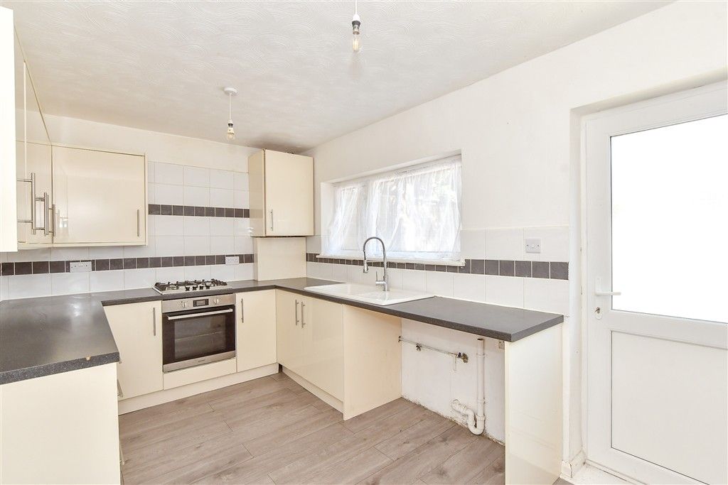 Property photo 2 of 9 Kitchen