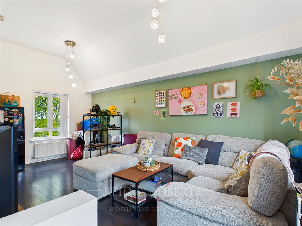 Property photo 3 of 13 Cam05148G0-Pr0103-Still005.Jpg