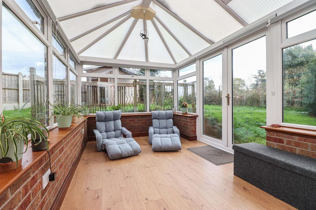 Property photo 3 of 20 Conservatory