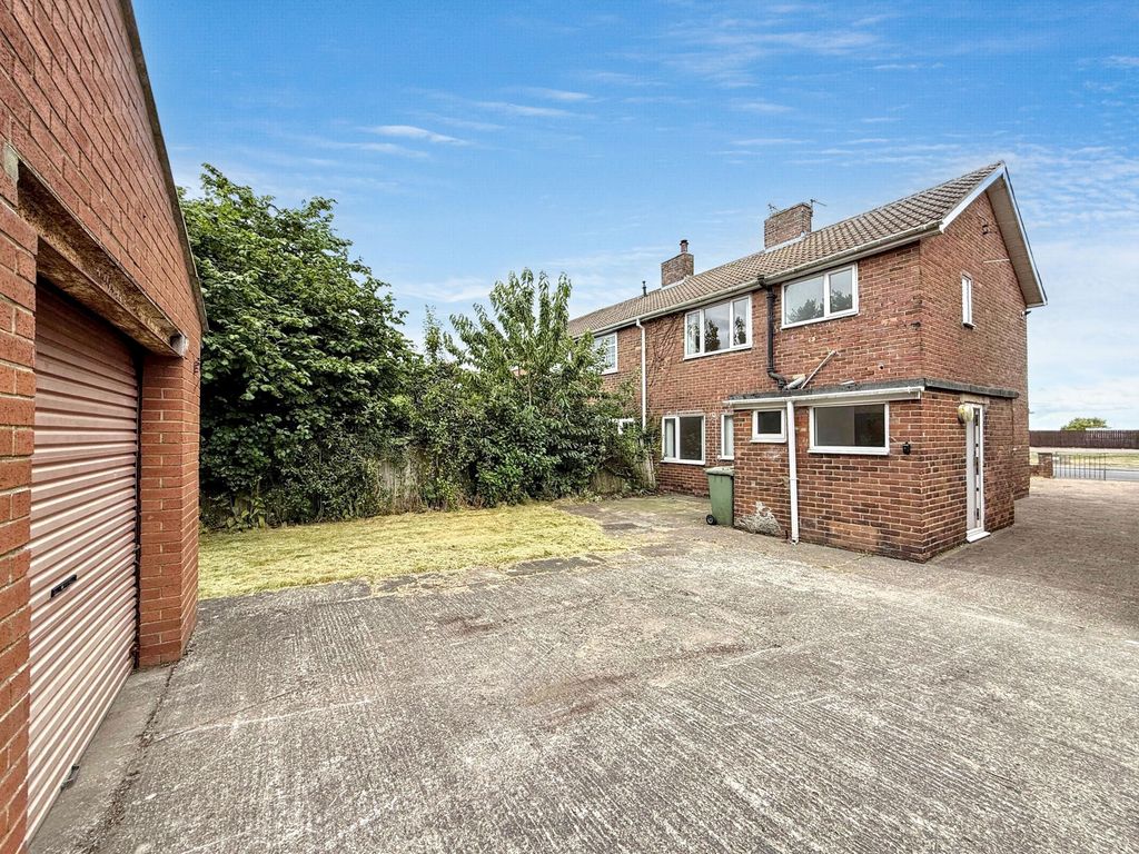 Property photo 2 of 27