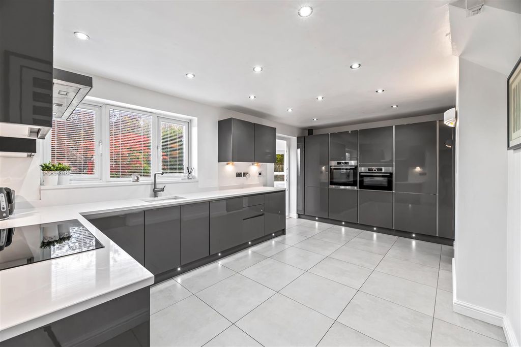 Property photo 2 of 23 Kitchen