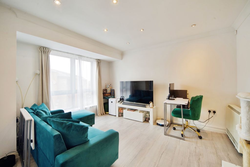 Property photo 2 of 20 Open Plan Living