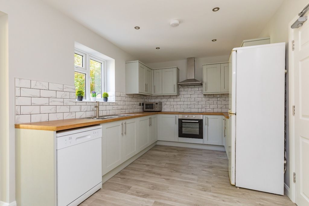 Property photo 3 of 7 Photo 2