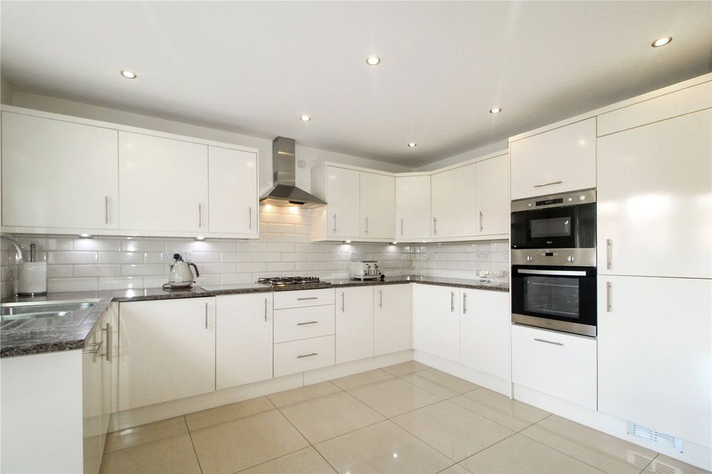 Property photo 3 of 18 Picture No. 12