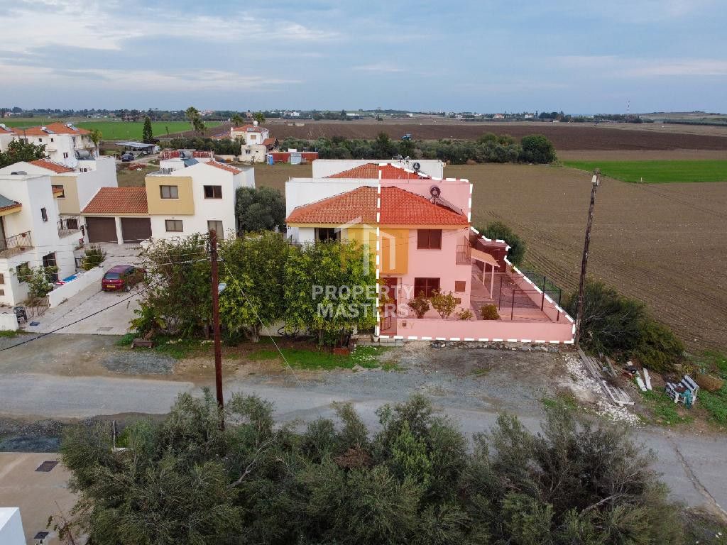 Property photo 2 of 11