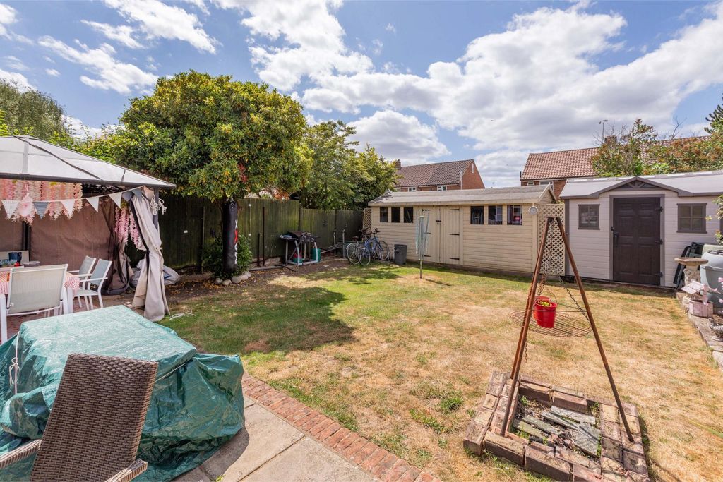 Property photo 3 of 23