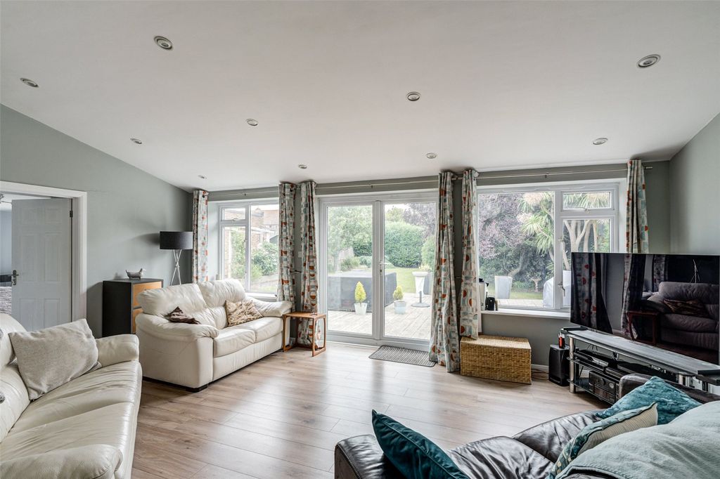 Property photo 2 of 24 Picture No. 21